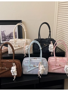Five assorted colors of large capacity woven tote bags with shoulder straps and dog charms