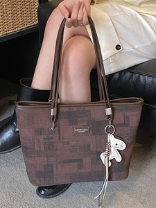 Minimalist large capacity dark brown tote bag with vintage check pattern and horse charm