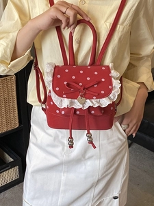 Mini zaino carino a pois rossi e bianchi con bordo in pizzo e ciondolo a fiocco