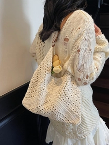 Sac fourre-tout en crochet beige chic avec texture tricotée creuse et style bohème