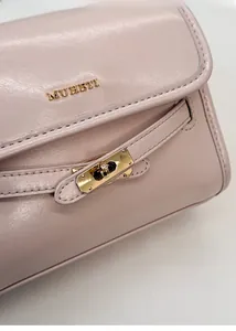 Close-up of pink leather handbag with golden twist lock and Mureti brand logo detail