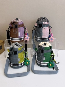 Outdoor drawstring water bottle bag with adjustable shoulder strap and flower pendant