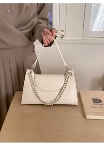 Detailed close-up of cream-white litchi grain shoulder bag with thick chain accessory