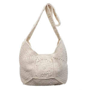 Sac bandoulière en maille crème au style bohème pour les vacances à la plage et l'été