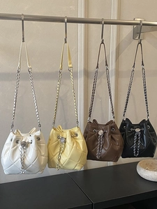 Quilted bucket bags in four colors with drawstring closure and metal chain strap