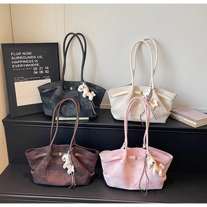 Chic tote bags in four colors with artistic prints, leather handles and horse charms