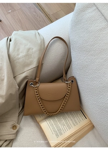 Close-up of khaki retro leather handbag with lychee texture and chunky chain detail