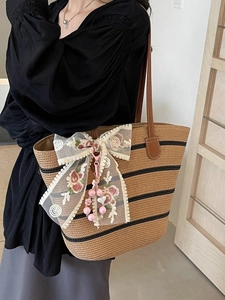 Sac fourre-tout en paille à rayures noires avec nœud en dentelle pour la plage