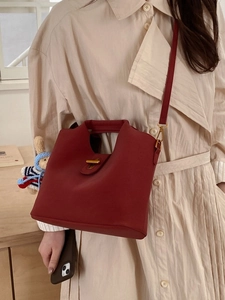 Sac sceau rouge rétro avec fermoir doré et pendentif lapin pour femme chic