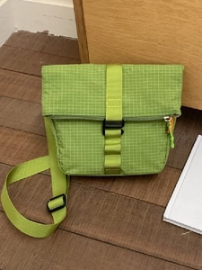 Sac Bandoulière Imperméable à Carreaux pour Hommes Femmes Grande Capacité Voyage Camping Messenger Bag Léger Sac Extérieur