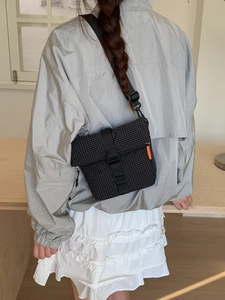 Sac à bandoulière étanche à carreaux avec sangle réglable pour voyages en plein air