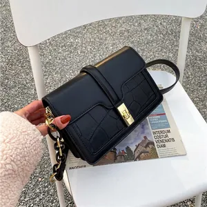 Sac Bandoulière Vintage en Cuir PU Gaufré Croco Avec Bandoulière en Chaîne Métallique Petit Sac Carré de Mode pour Femme