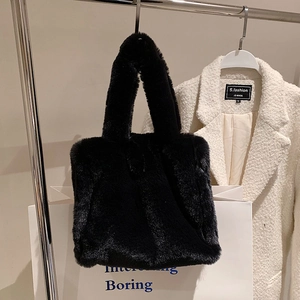 Faux fur black tote bag with fluffy texture and large capacity for autumn winter style