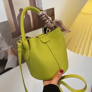 Sac Seau pour Femmes en Cuir PU Grain de Litchi Avec Poignée en Écharpe Décorative Sac à Main Minimaliste Bandoulière