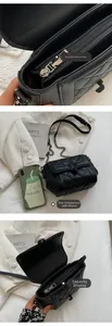Détails du sac matelassé noir avec chaîne montrant l'intérieur et comparaison avec un mobile