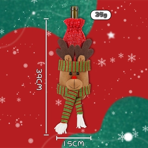 Detailed view of reindeer wine bottle cover with 39cm height and 35g weight dimensions