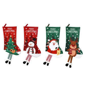 Weihnachtssocken-Set mit Weihnachtsmann Schneemann und Rentier mit Schriftzug