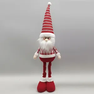 Detailansicht einer 20-Zoll-Weihnachtszwergpuppe mit langen Beinen und gestreifter Mütze