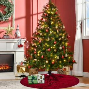Detail der roten Weihnachtsbaumdecke aus grobem Strick mit festlichem Muster