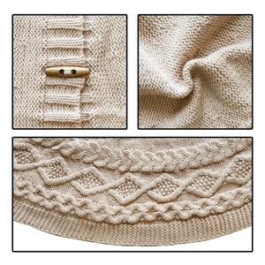 Jupe de sapin de Noël en tricot beige avec motifs géométriques et boutons en bois