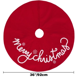 Nahaufnahme der 92 cm roten Weihnachtsbaumdecke mit weißem Merry Christmas Stickerei