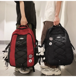 Détails de sacs à dos en nylon avec cordons élastiques et pendentifs lapin à carreaux