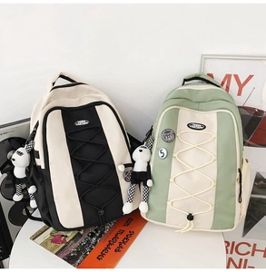 Détails des sacs à dos en nylon à grande capacité avec filet et pendentifs animaux