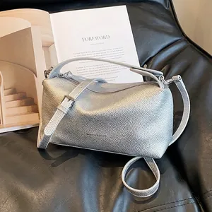 Sac Bandoulière Femme Grande Capacité en Cuir PU Grainé Sac Boston Oreiller Main Mode Sac Épaule Polyvalent Femme