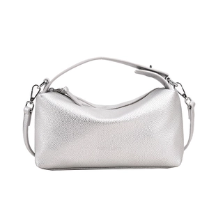 Sac à main Boston argent métallisé avec texture litchi et bandoulière amovible fond blanc
