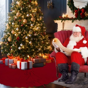 Detailansicht einer roten gestrickten Weihnachtsbaumdecke mit Wellenrand und Schleifen