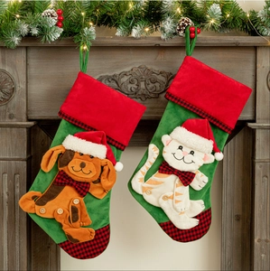 Green and red velvet Christmas pet stockings with cat and dog 3D appliques for fireplace decoration