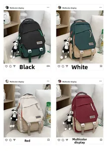 Vue détaillée de grands sacs à dos en nylon en couleurs noir vert blanc et rouge