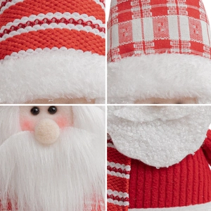 Stehender Weihnachtsmann Plüsch mit gestrickter Mütze und weißem flauschigem Bart