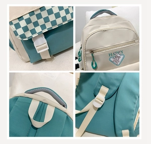 Detalle de la solapa de damero y el bordado en la mochila escolar azul y blanca