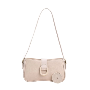 Elegante cremefarbene Schultertasche aus Kunstleder mit Kieselstruktur und D-Ring-Schnalle