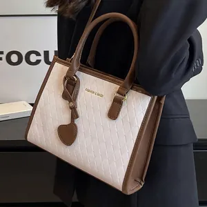 Sac Fourre-tout en Cuir PU de Grande Capacité pour Femmes Matelassé Losange Sac à Épaule Avec Charme de Cœur Sac à Main