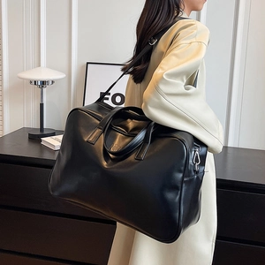 Large capacity black travel bag with adjustable shoulder strap for women, elegant style
