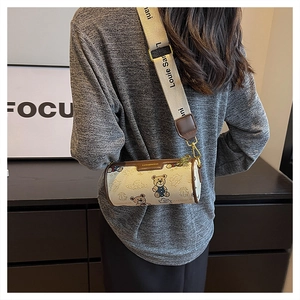 Sac bandoulière cylindrique à large bandoulière et jolis imprimés d'oursons