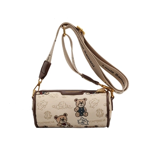 Sac cylindre beige avec motif ours et large bandoulière ajustable logotypée