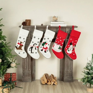 Fünfteiliges Weihnachtsstrumpf-Set mit Weihnachtsmann Pinguin und Schneemann Deko