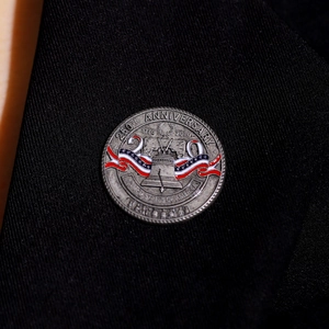 Pin de solapa Liberty Bell de plata antigua con cinta de esmalte 250 aniversario