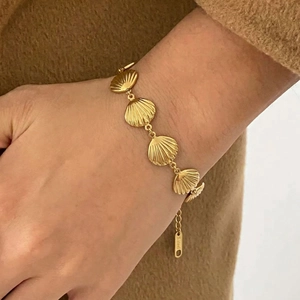 Bracciale a conchiglia in acciaio inossidabile dorato con catena regolabile al polso