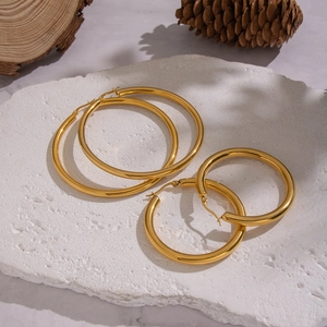 Boucles d'oreilles créoles évidées en acier inoxydable plaqué or 18K sur pierre
