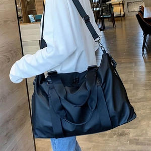 Große schwarze Oxford-Reisetasche mit verstellbarem Gurt für Sport und Wochenendtrips