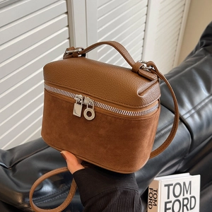 Borsa a secchiello vintage in pelle marrone con finitura martellata e manico superiore