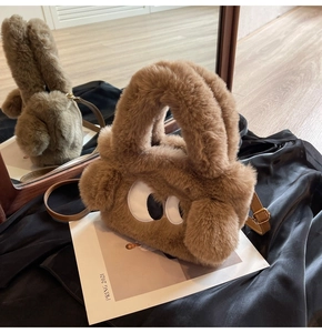 Detail of plush crossbody bag with leather strap and adjustable golden metal buckle