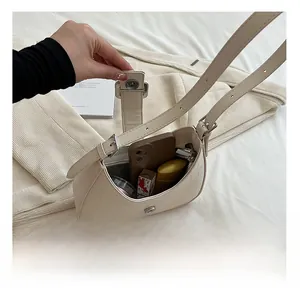 Detailed interior of the beige crocodile-patterned underarm bag showing daily storage capacity