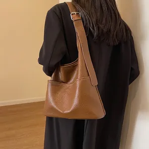 Sac à Épaule en Cuir PU à Grain de Litchi de Grande Capacité pour Femmes Sac Fourre-tout Hobo Décontracté Avec Bandoulière Large Réglable