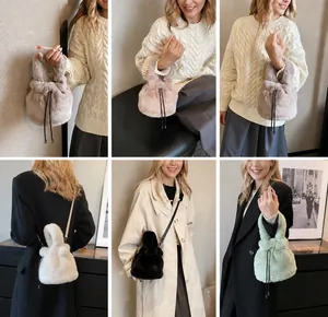 Vues multiples de sacs seaux en peluche avec fermeture à cordon et poignée supérieure