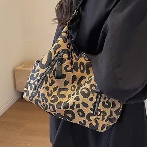 Sac Cabas en Toile à Imprimé Léopard pour Femmes Grande Capacité Vintage Sac à Bandoulière avec Poches Multiples Voyage Décontracté